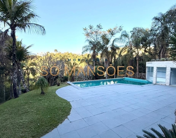 Casa de Alto Padrão com 5 Suítes e Vista Definitiva no Vila Del Rey em Nova Lima | Só Mansões.