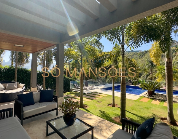 Casa à Venda no Vale dos Cristais, Nova Lima — 544m², 3.127m² de Terreno, 4 Suítes e Piscina.