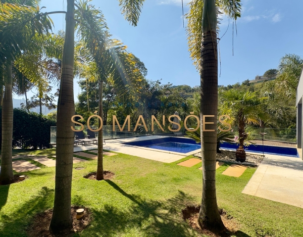 Casa à Venda no Vale dos Cristais, Nova Lima — 544m², 3.127m² de Terreno, 4 Suítes e Piscina.