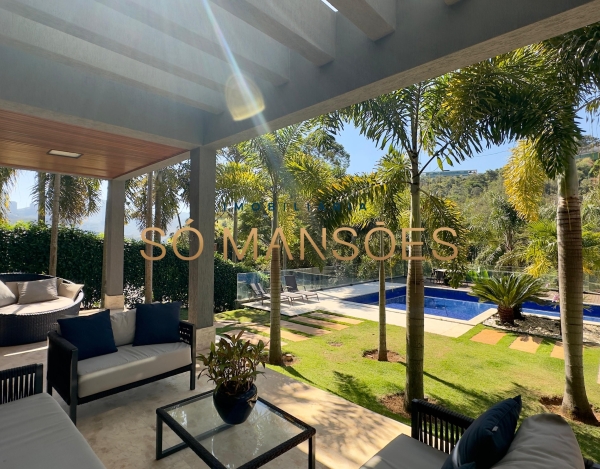Casa à Venda no Vale dos Cristais, Nova Lima — 544m², 3.127m² de Terreno, 4 Suítes e Piscina.