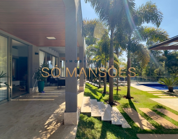 Casa à Venda no Vale dos Cristais, Nova Lima — 544m², 3.127m² de Terreno, 4 Suítes e Piscina.