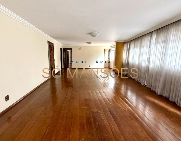 Apartamento à Venda no Bairro Lourdes, Belo Horizonte — 333m², 4 Quartos, 1 Suíte e Vista para a Praça da Assembleia.