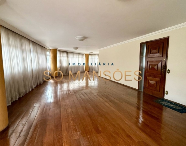 Apartamento à Venda no Bairro Lourdes, Belo Horizonte — 333m², 4 Quartos, 1 Suíte e Vista para a Praça da Assembleia.