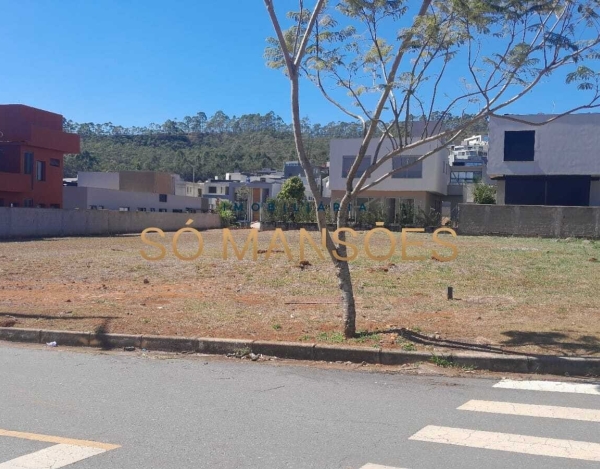 Lote à Venda no Costa Laguna, Alphaville Lagoa dos Ingleses, Nova Lima — 684m² de Esquina e Plano.