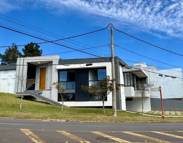 Casa à Venda no Alphaville Lagoa dos Ingleses, Nova Lima — 460m², 4 Quartos, Piscina Aquecida e 7 Vagas.