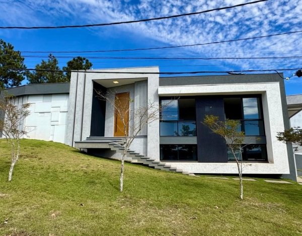 Casa à Venda no Alphaville Lagoa dos Ingleses, Nova Lima — 460m², 4 Quartos, Piscina Aquecida e 7 Vagas.