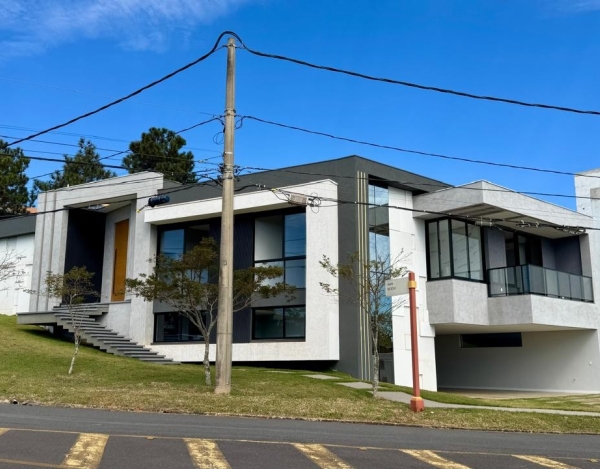 Casa à Venda no Alphaville Lagoa dos Ingleses, Nova Lima — 460m², 4 Quartos, Piscina Aquecida e 7 Vagas.