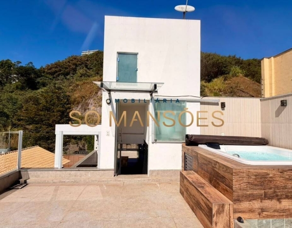 Casa à Venda no Santa Lúcia, Belo Horizonte — 298m², 4 Suítes, Espaço Gourmet e Vista da Cidade