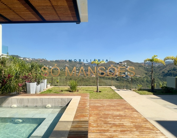 Casa à Venda no Vale dos Cristais, Nova Lima — 445m², 4 Suítes, Elevador e Spa | Só Mansões.