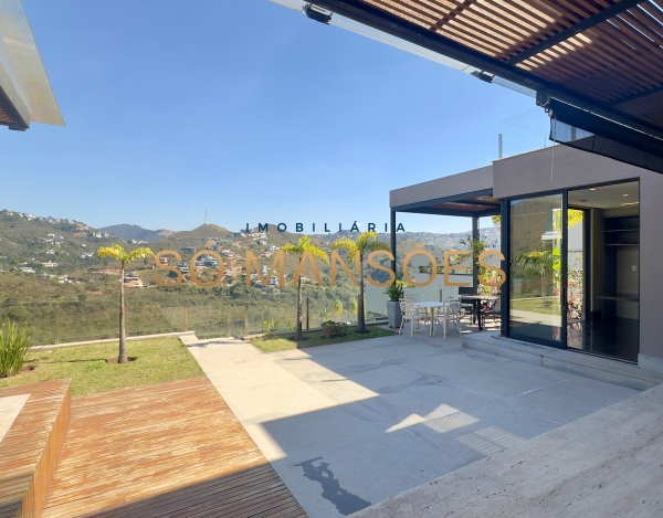 Casa à Venda no Vale dos Cristais, Nova Lima — 445m², 4 Suítes, Elevador e Spa | Só Mansões.