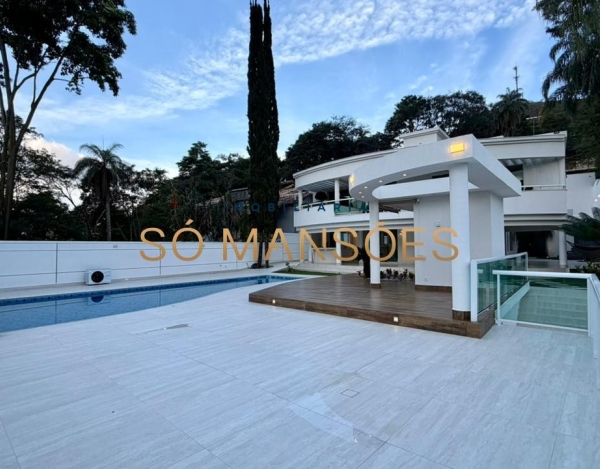 Casa à Venda no Vila Del Rey, Nova Lima — 474m², 4 Suítes, Piscina, Elevador e 6 Vagas de Garagem.