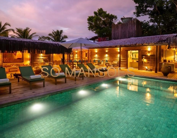 Casa à Venda no João Vieira, Trancoso/BA — 484m², 4 Suítes, Piscina com Borda Infinita e Jardim.