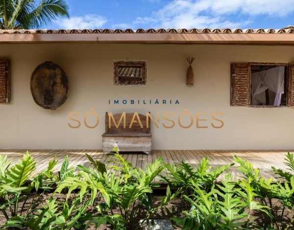 Casa à Venda no João Vieira, Trancoso/BA — 484m², 4 Suítes, Piscina com Borda Infinita e Jardim.