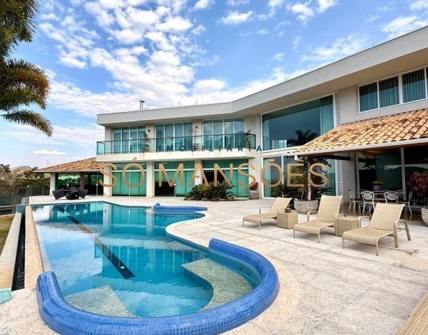Casa à Venda no Ville de Montagne, Nova Lima/MG — 1.154m², 5 Suítes, Piscina Aquecida e 5 Vagas.