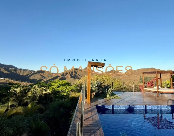 Casa à Venda com Exclusividade Só Mansões no Village Terrasse — 639m², 5 Suítes e Piscina.