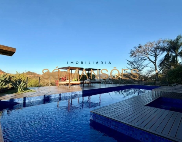 Casa à Venda com Exclusividade Só Mansões no Village Terrasse — 639m², 5 Suítes e Piscina.