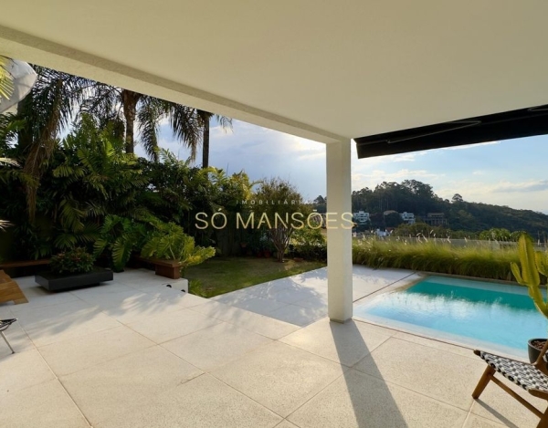 Casa à Venda no Mangabeiras, Belo Horizonte — 400m², 3 Suítes, Piscina, Sauna e Vista Deslumbrante.