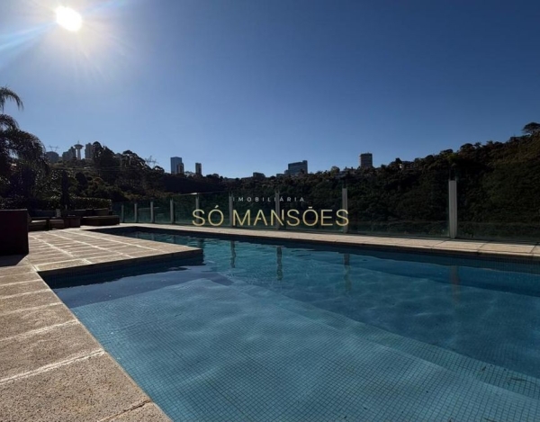 Casa à Venda no Village Terrasse, Nova Lima — 477m², 4 Quartos, 3 Suítes e Piscina de Raia Aquecida.