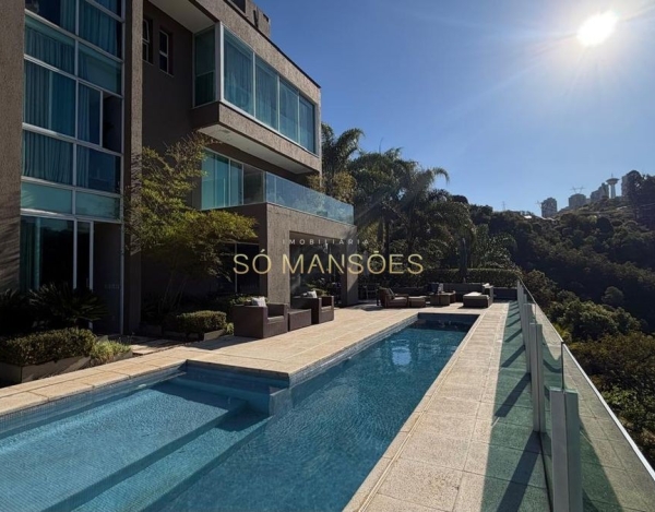 Casa à Venda no Village Terrasse, Nova Lima — 477m², 4 Quartos, 3 Suítes e Piscina de Raia Aquecida.