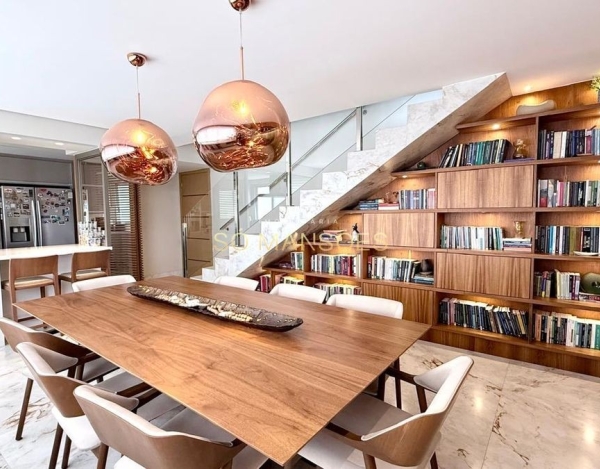Cobertura Duplex à Venda na Savassi, Belo Horizonte — 183m², 2 Suítes, Jacuzzi e 3 Vagas.