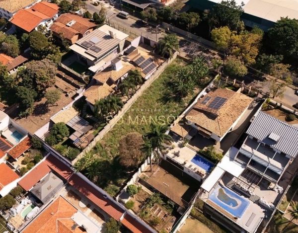 Terreno à Venda no São Luiz, Pampulha, Belo Horizonte — 1.000m² em Localização Privilegiada.