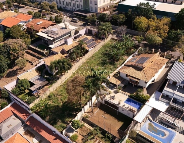 Terreno à Venda no São Luiz, Pampulha, Belo Horizonte — 1.000m² em Localização Privilegiada.
