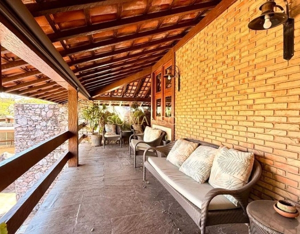 Casa à Venda no Comiteco, Belo Horizonte/MG — 1.050m² de Terreno, 4 Quartos e 3 Vagas.