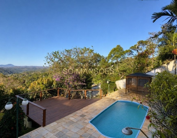 Casa à Venda no Bosque do Jambreiro, Nova Lima/MG — 629m², 5 Quartos, Piscina e Vista para as Montanhas.