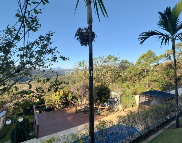 Casa à Venda no Bosque do Jambreiro, Nova Lima/MG — 629m², 5 Quartos, Piscina e Vista para as Montanhas.