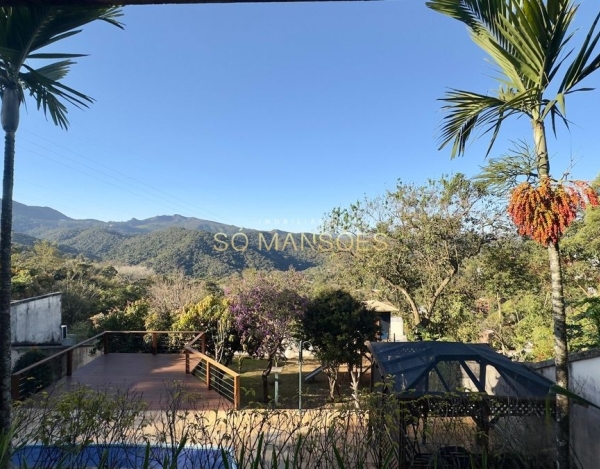 Casa à Venda no Bosque do Jambreiro, Nova Lima/MG — 629m², 5 Quartos, Piscina e Vista para as Montanhas.