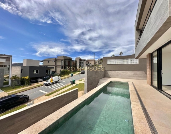 Casa à Venda no Costa Laguna, Alphaville Lagoa dos Ingleses, Nova Lima — 504m², 4 Quartos e Piscina.