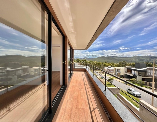 Casa à Venda no Costa Laguna, Alphaville Lagoa dos Ingleses, Nova Lima — 504m², 4 Quartos e Piscina.