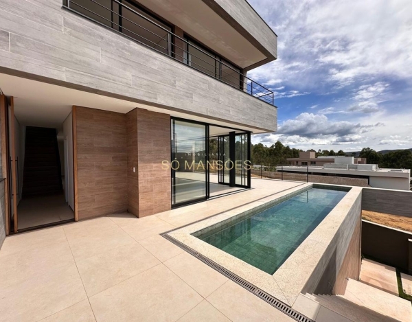 Casa à Venda no Costa Laguna, Alphaville Lagoa dos Ingleses, Nova Lima — 504m², 4 Quartos e Piscina.