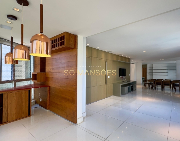 Apartamento à Venda no Belvedere, Belo Horizonte — 238m², 4 Quartos, 2 Suítes e 4 Vagas de Garagem.