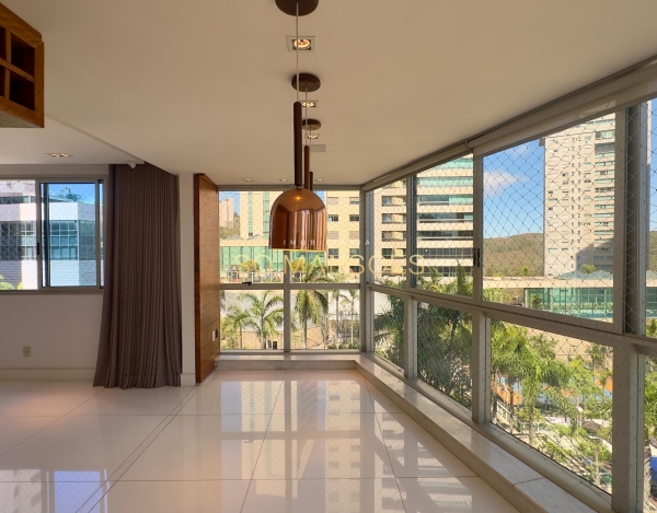 Apartamento à Venda no Belvedere, Belo Horizonte — 238m², 4 Quartos, 2 Suítes e 4 Vagas de Garagem.