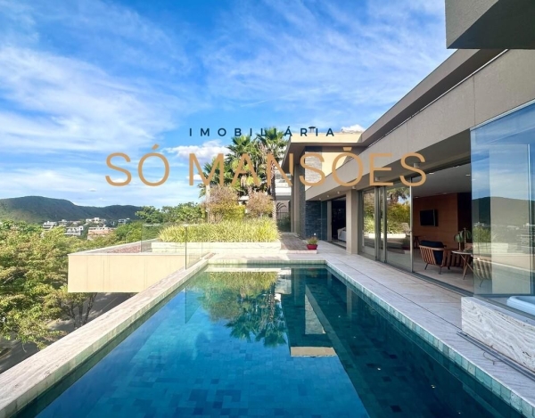 Casa em Terreno Privilegiado de 781 m² à Venda com 4 Suítes e Vista Panorâmica no Vale dos Cristais, Nova Lima - MG