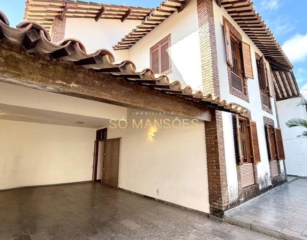 Casa à Venda no Belvedere, Belo Horizonte/MG — 389m², 5 Quartos e Piscina.
