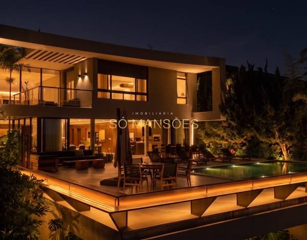 Casa à Venda no Vale dos Cristais, Nova Lima — 762m², 5 Suítes, Piscina, Elevador e Vista Privilegiada.