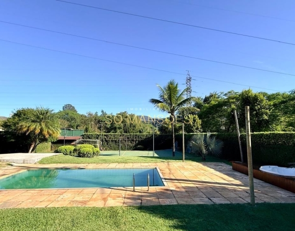 Casa à Venda no Ouro Velho Mansões, Nova Lima/MG — 354m², 4 Quartos e Piscina.