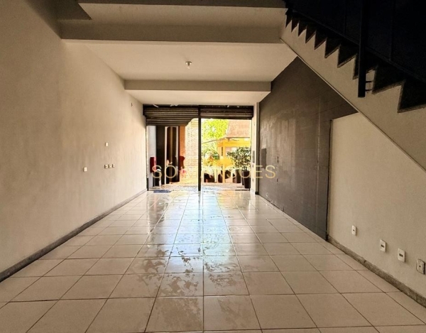 Loja à Venda no Belvedere, Belo Horizonte/MG — 71,60m², Sobreloja e 2 Vagas.