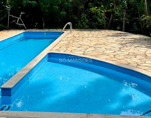 Casa à Venda no Vila do Ouro, Nova Lima/MG — 589m², 4 Quartos, Piscina e Terreno de 1.851m².
