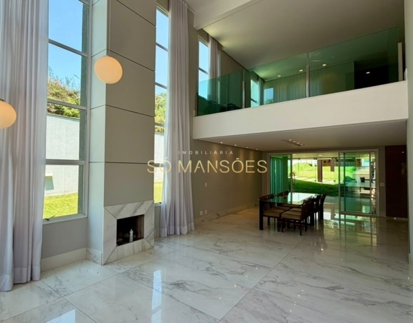 Casa à Venda no Residencial Sul, Nova Lima — 284m², 5 Quartos, 3 Suítes, Piscina e 4 Vagas Cobertas.