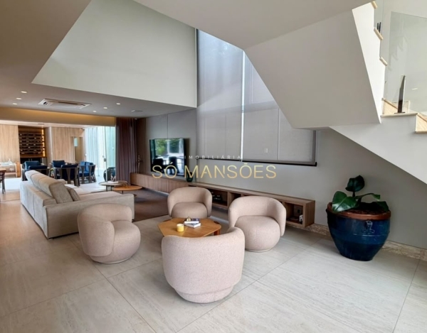Casa à Venda no Lê Cottage, Nova Lima — 435m², 3 Quartos, 1 Suíte, Piscina com Borda Infinita e Edícula.