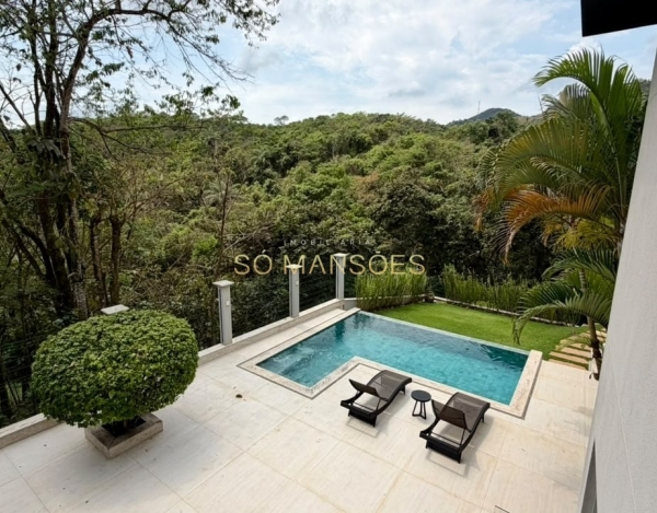 Casa à Venda no Lê Cottage, Nova Lima — 435m², 3 Quartos, 1 Suíte, Piscina com Borda Infinita e Edícula.