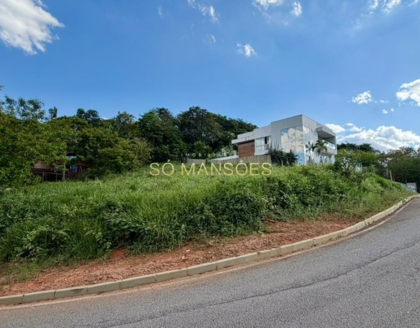 Lote à Venda no Mirante da Mata, Nova Lima — 1.015m², 42 Metros de Frente e Projeto Arquitetônico.