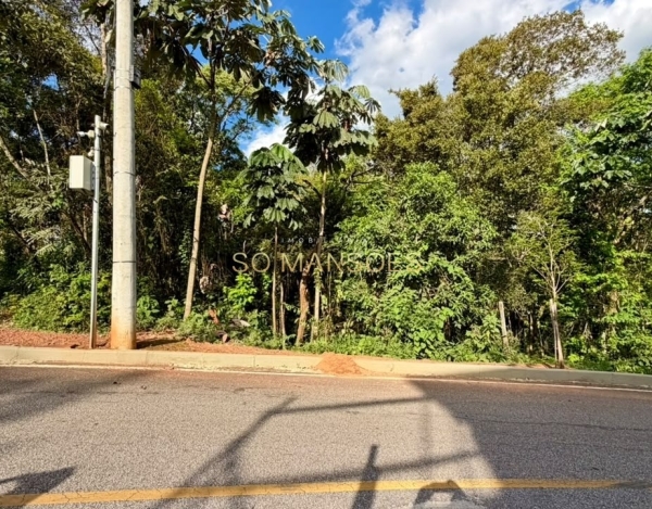 Lote à Venda no Mirante da Mata, Nova Lima — 1.031m² na Rotatória e fundo para Área de Preservação.