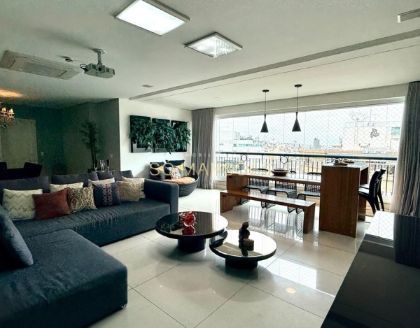 Apartamento à Venda no Santo Agostinho, Belo Horizonte/MG — 205m², 4 Quartos e 4 Vagas.