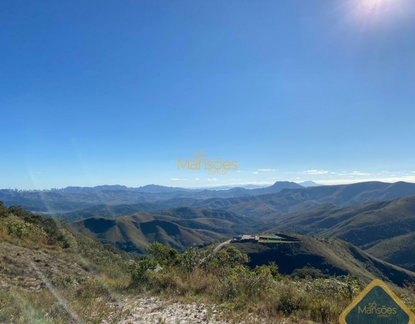 Excelente lote de 3.320 m², em declive com vista panorâmica definitiva.