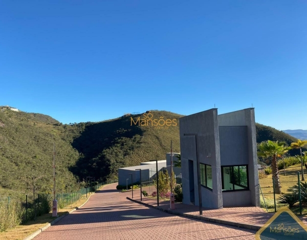 Lote de 2.883 m² à Venda com Vista Panorâmica no Condomínio Quintas do Morro, Nova Lima - MG