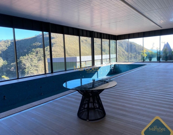 Excelente lote de 3.320 m², em declive com vista panorâmica definitiva.